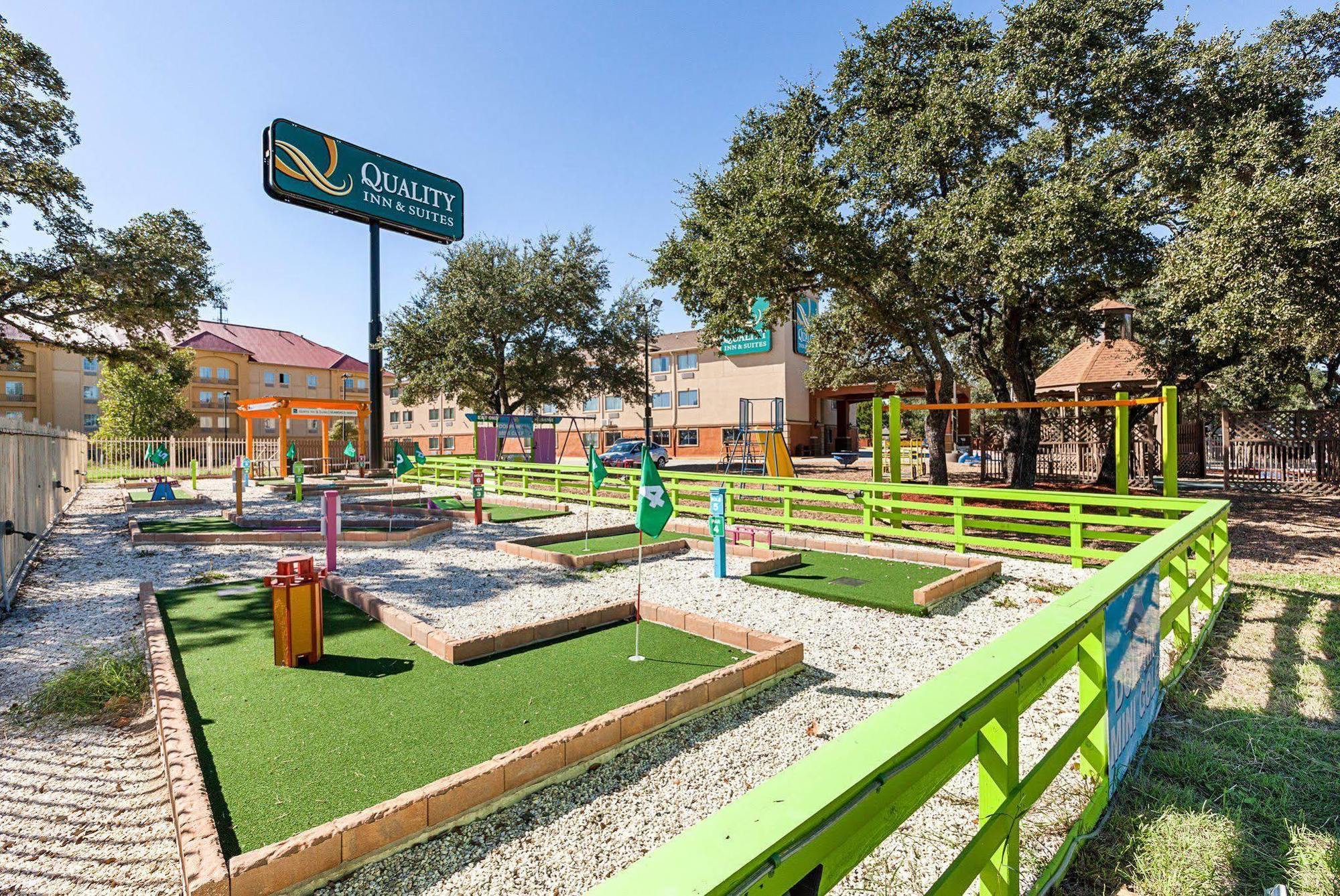 Quality Inn & Suites Seaworld North San Antonio Exterior photo